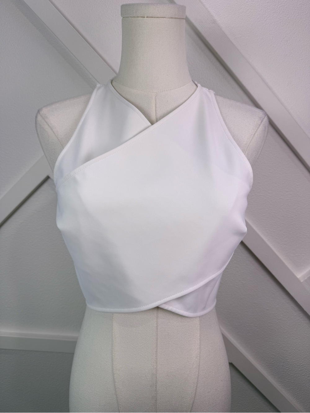 Intermix White Asymmetrical Crop Top Lace Back Sleeveless Size Small